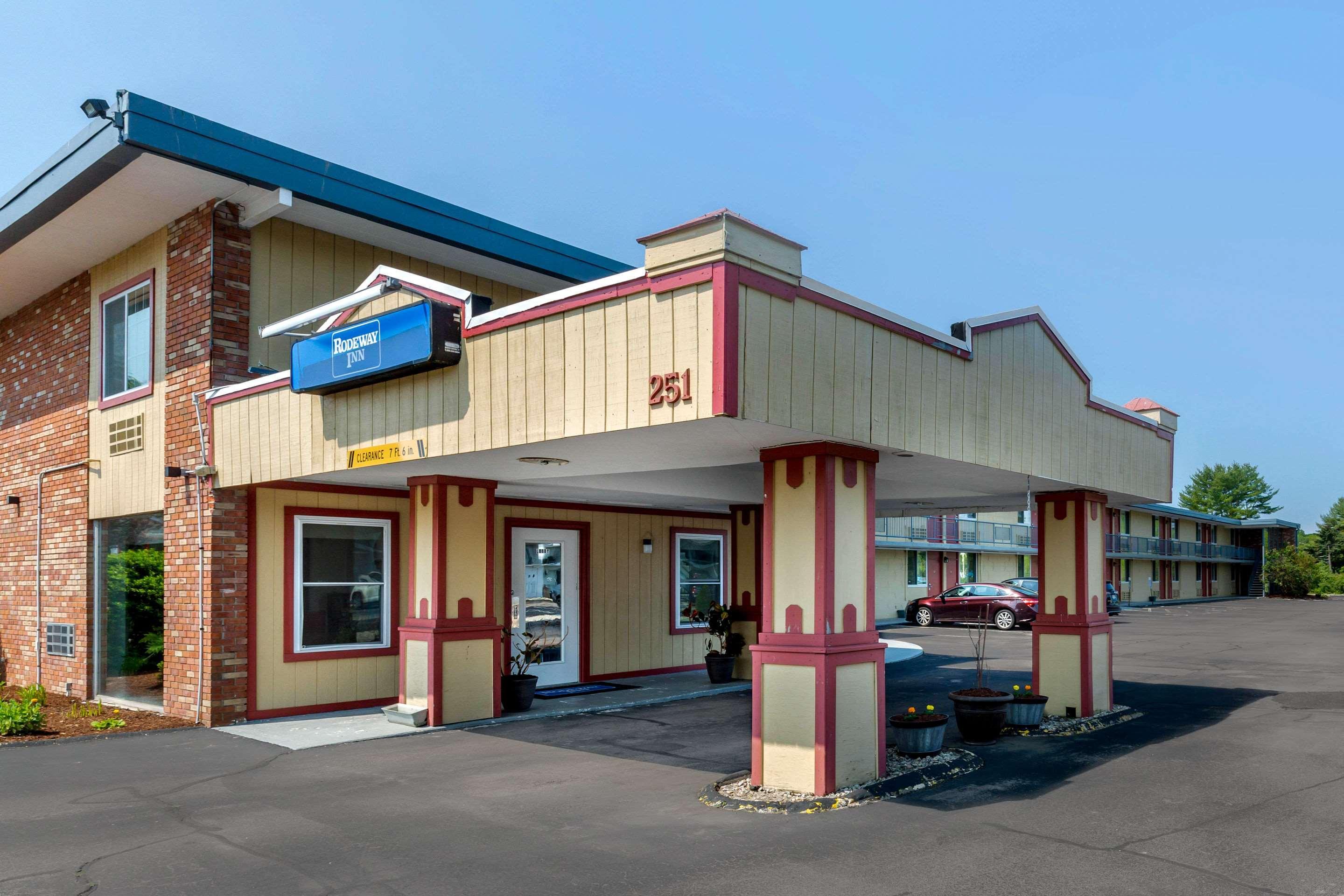 Rodeway Inn Мистик Екстериор снимка
