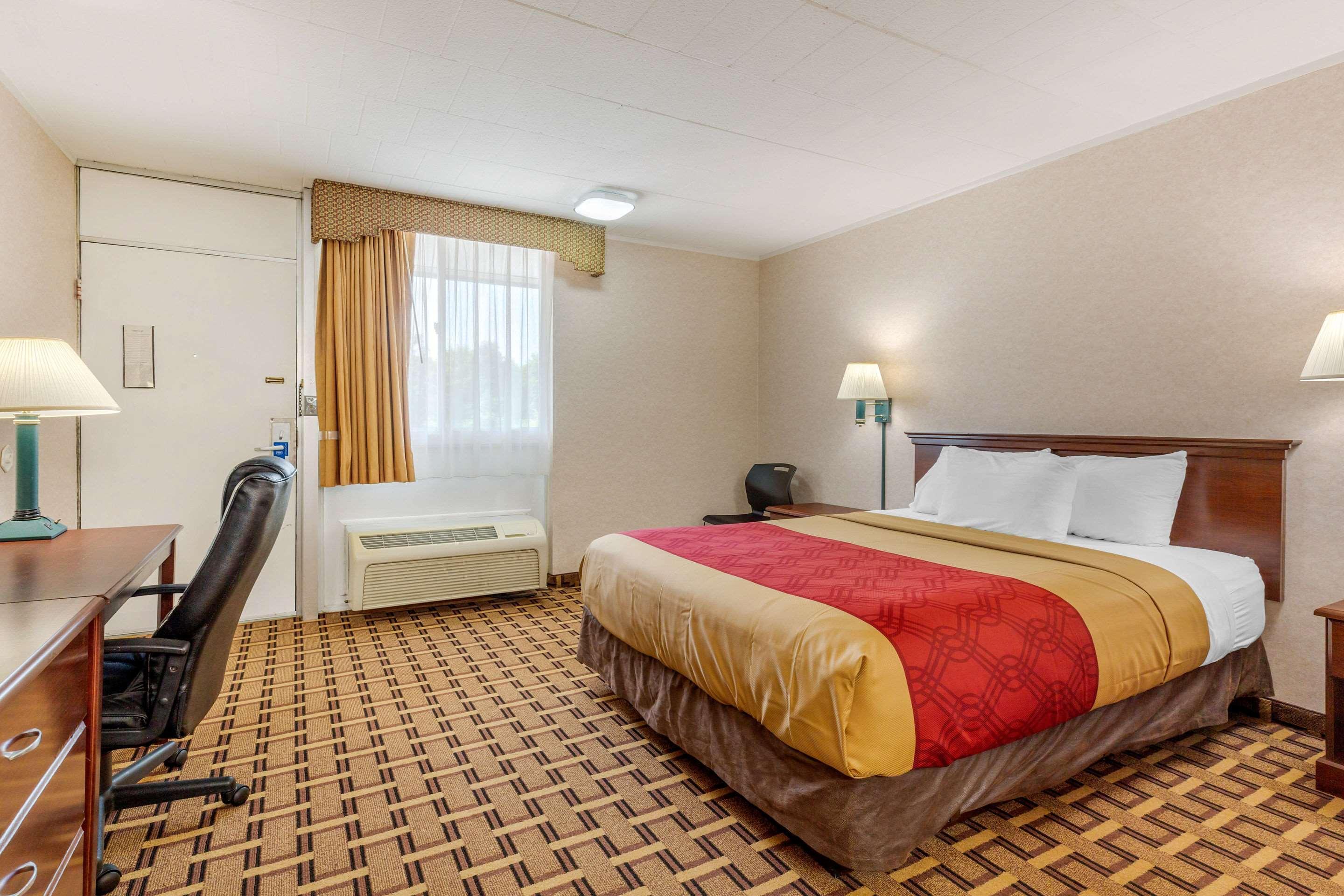 Rodeway Inn Мистик Екстериор снимка