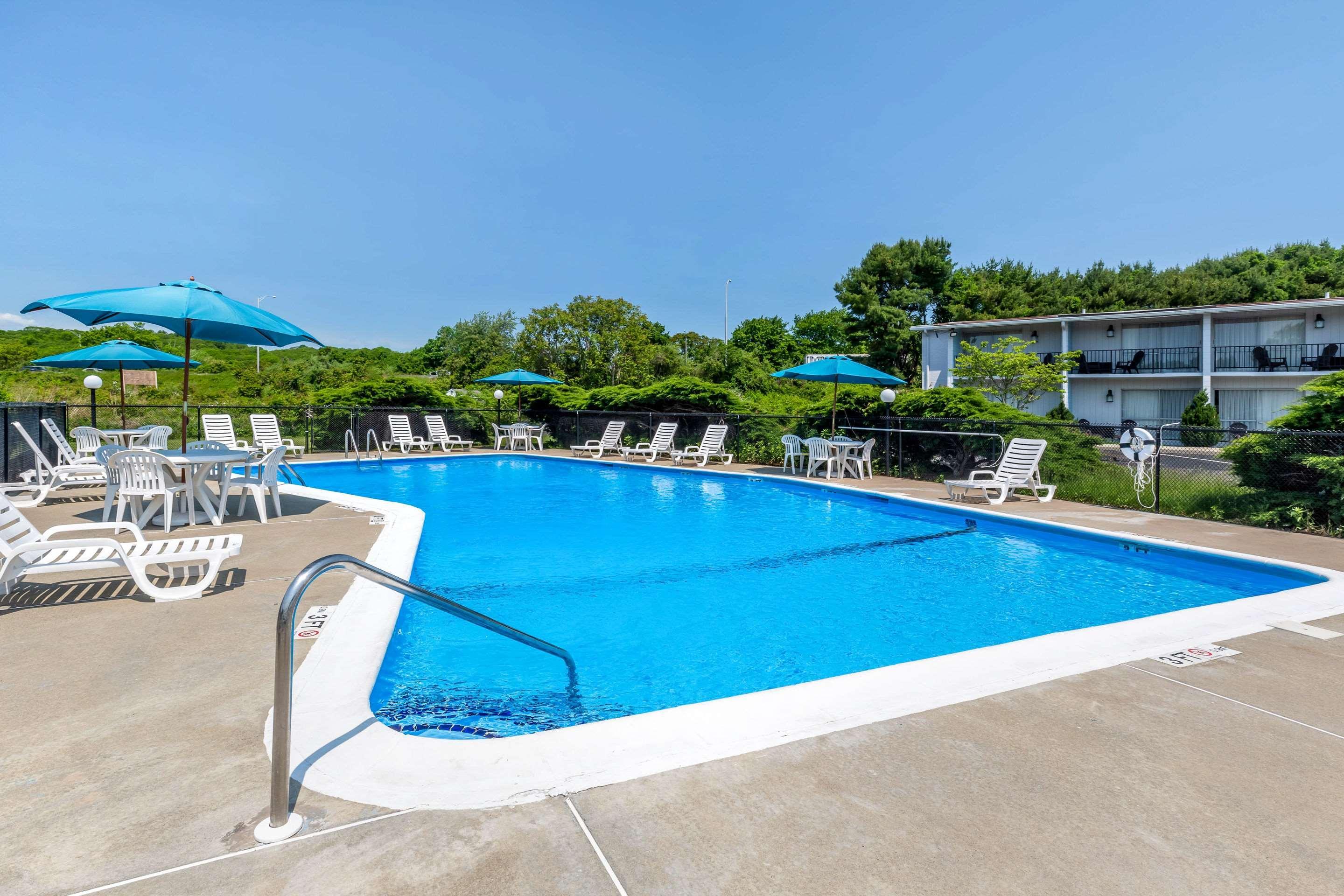 Rodeway Inn Мистик Екстериор снимка