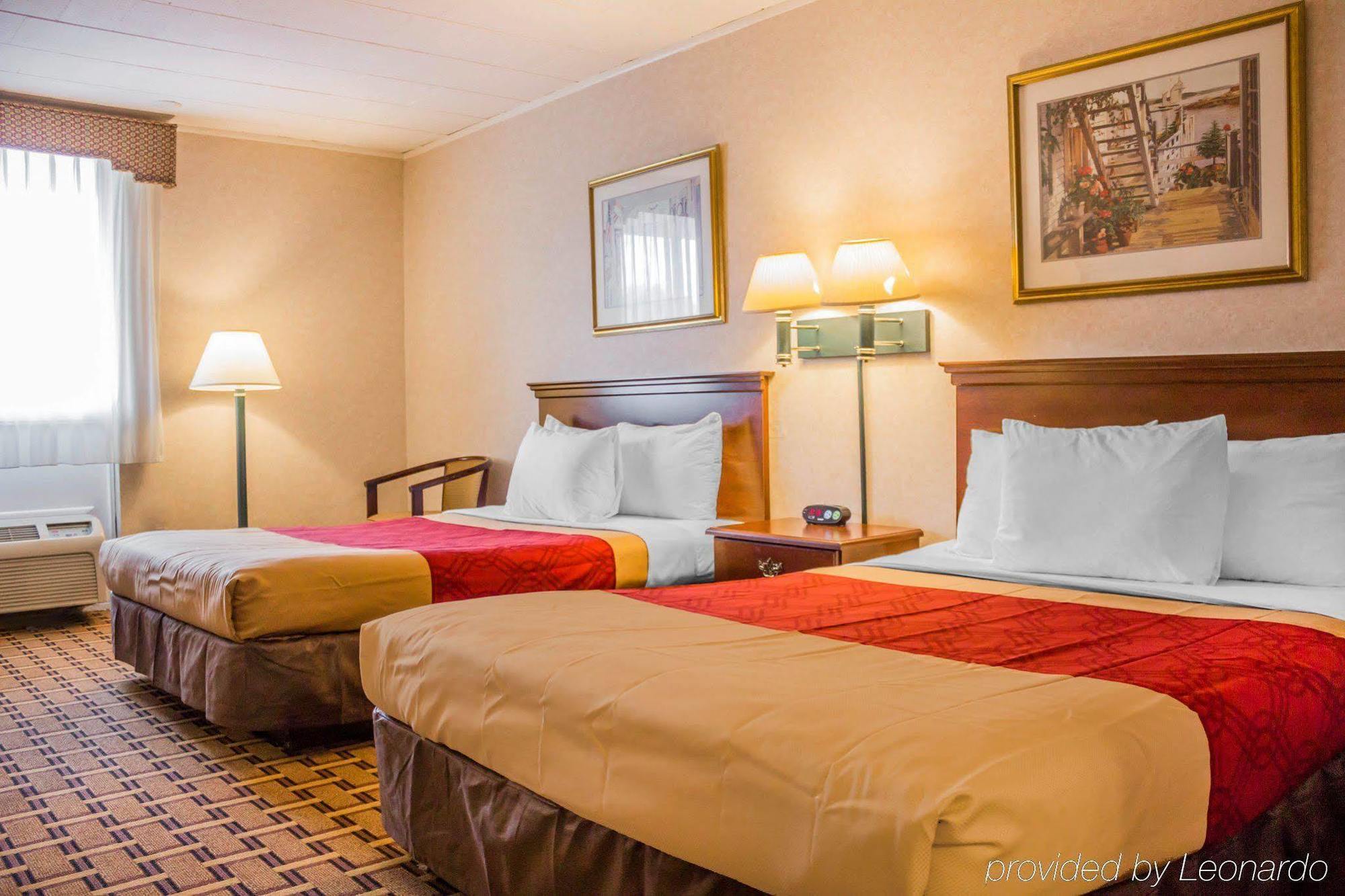 Rodeway Inn Мистик Екстериор снимка