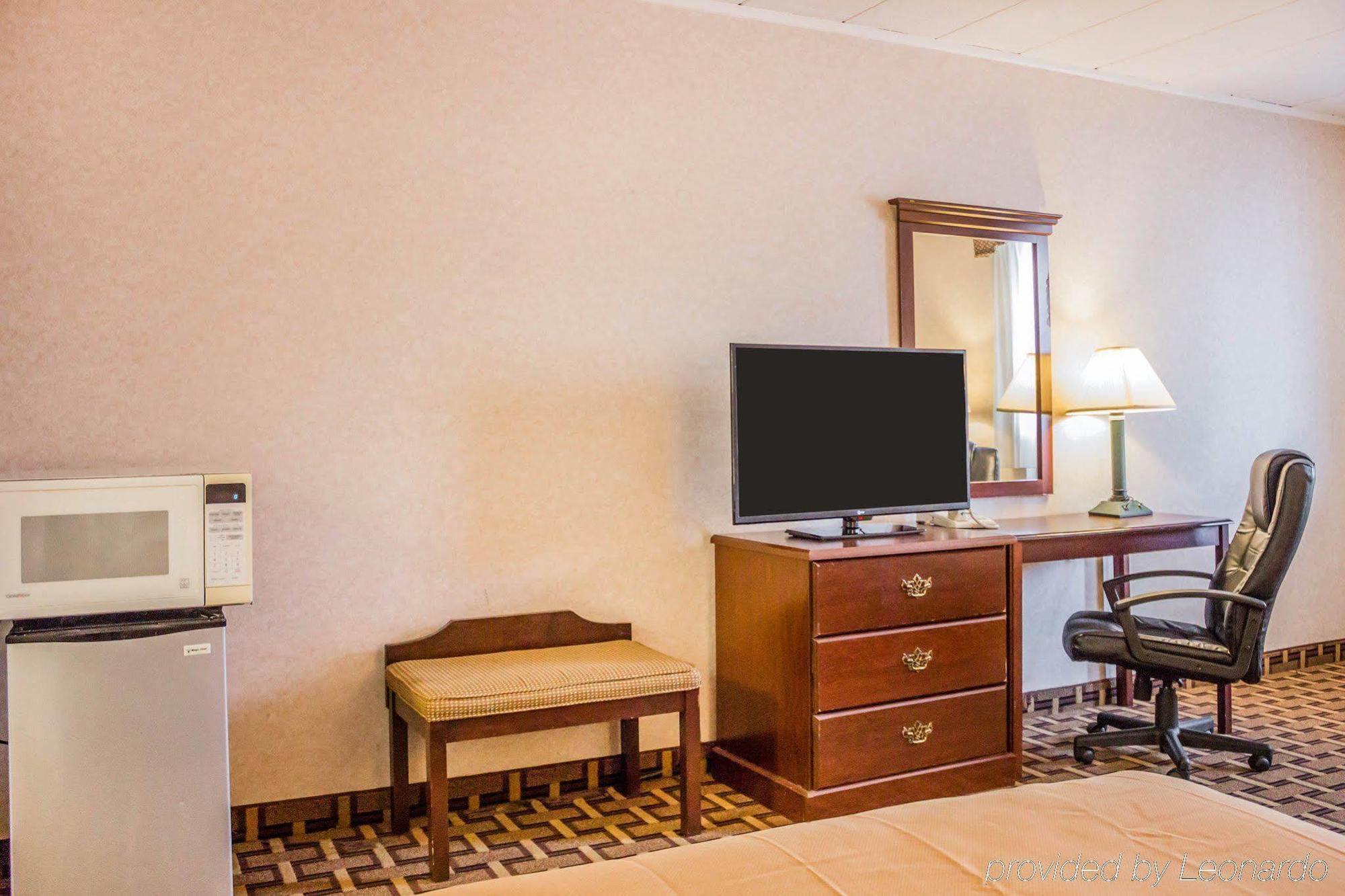 Rodeway Inn Мистик Екстериор снимка
