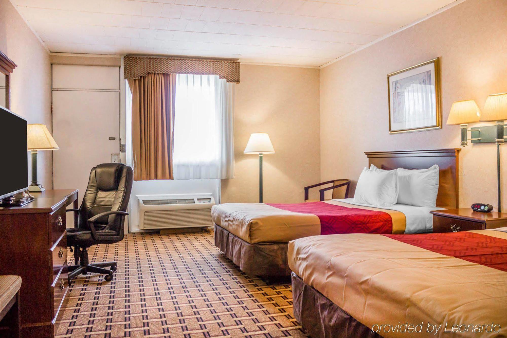 Rodeway Inn Мистик Екстериор снимка