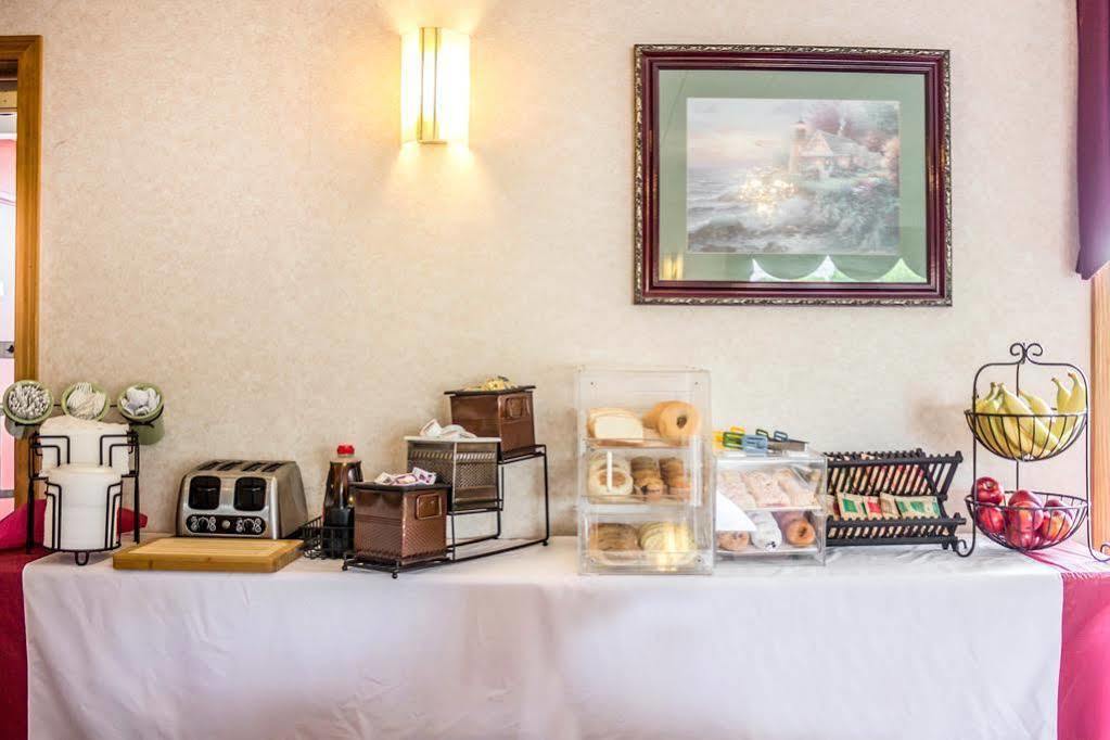 Rodeway Inn Мистик Екстериор снимка
