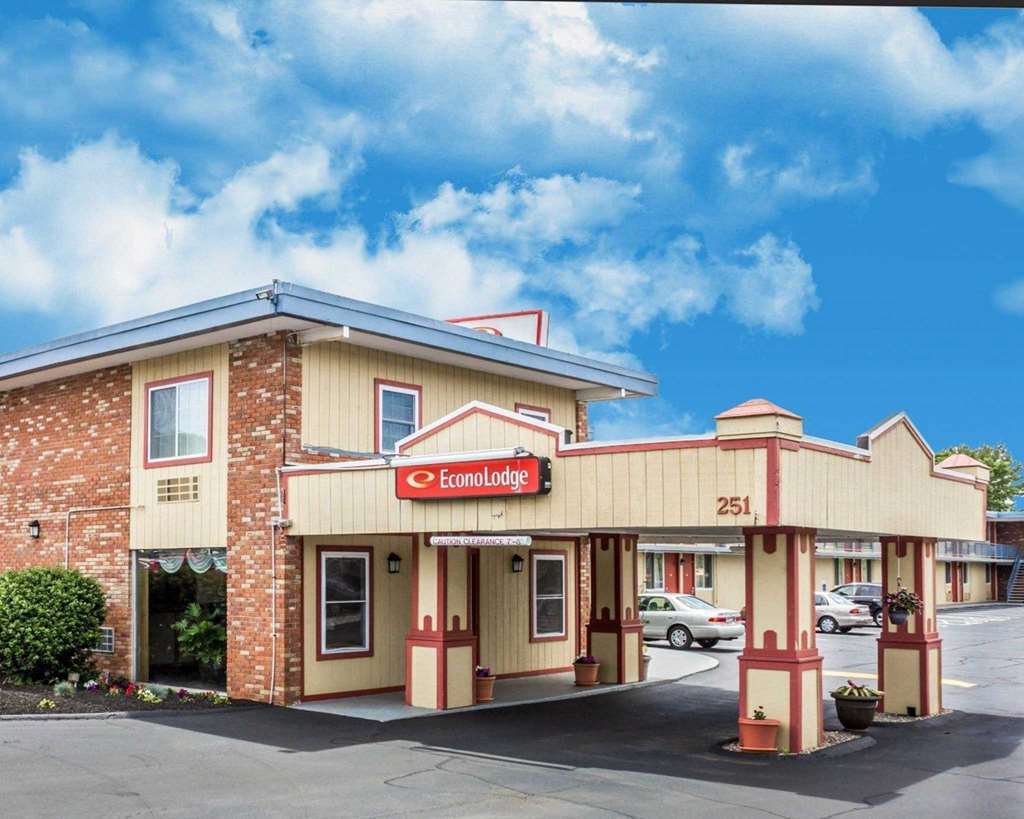 Rodeway Inn Мистик Екстериор снимка