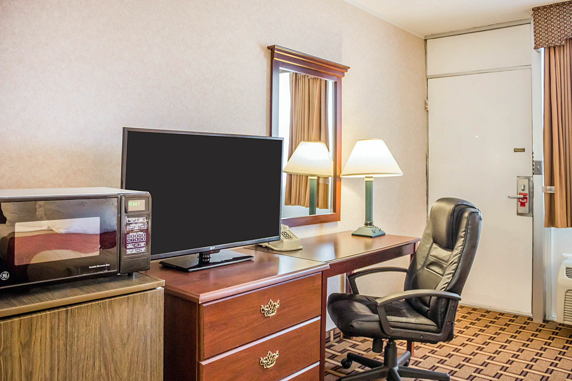 Rodeway Inn Мистик Екстериор снимка