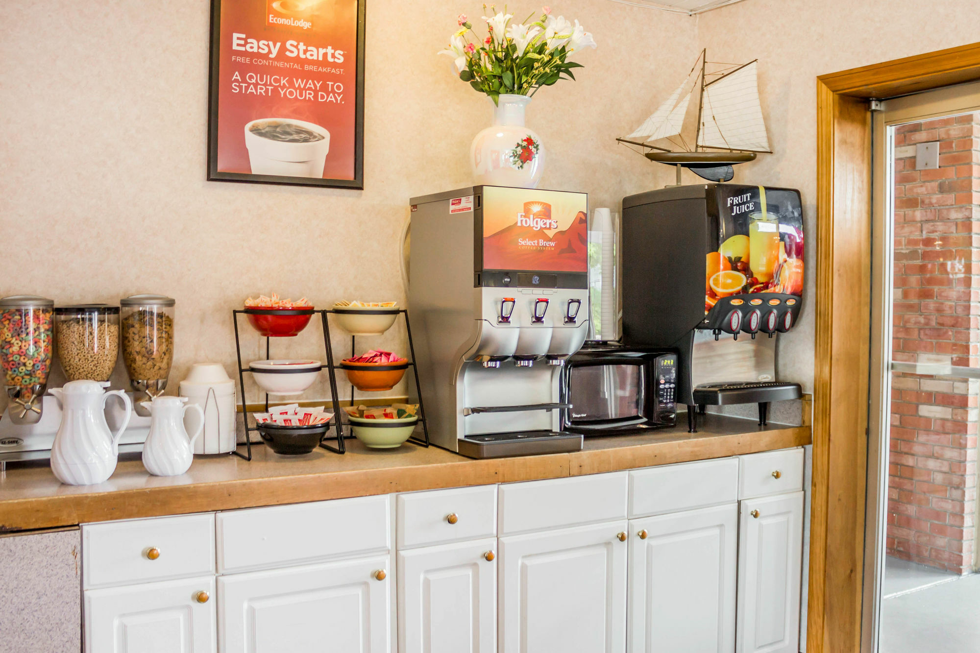 Rodeway Inn Мистик Екстериор снимка