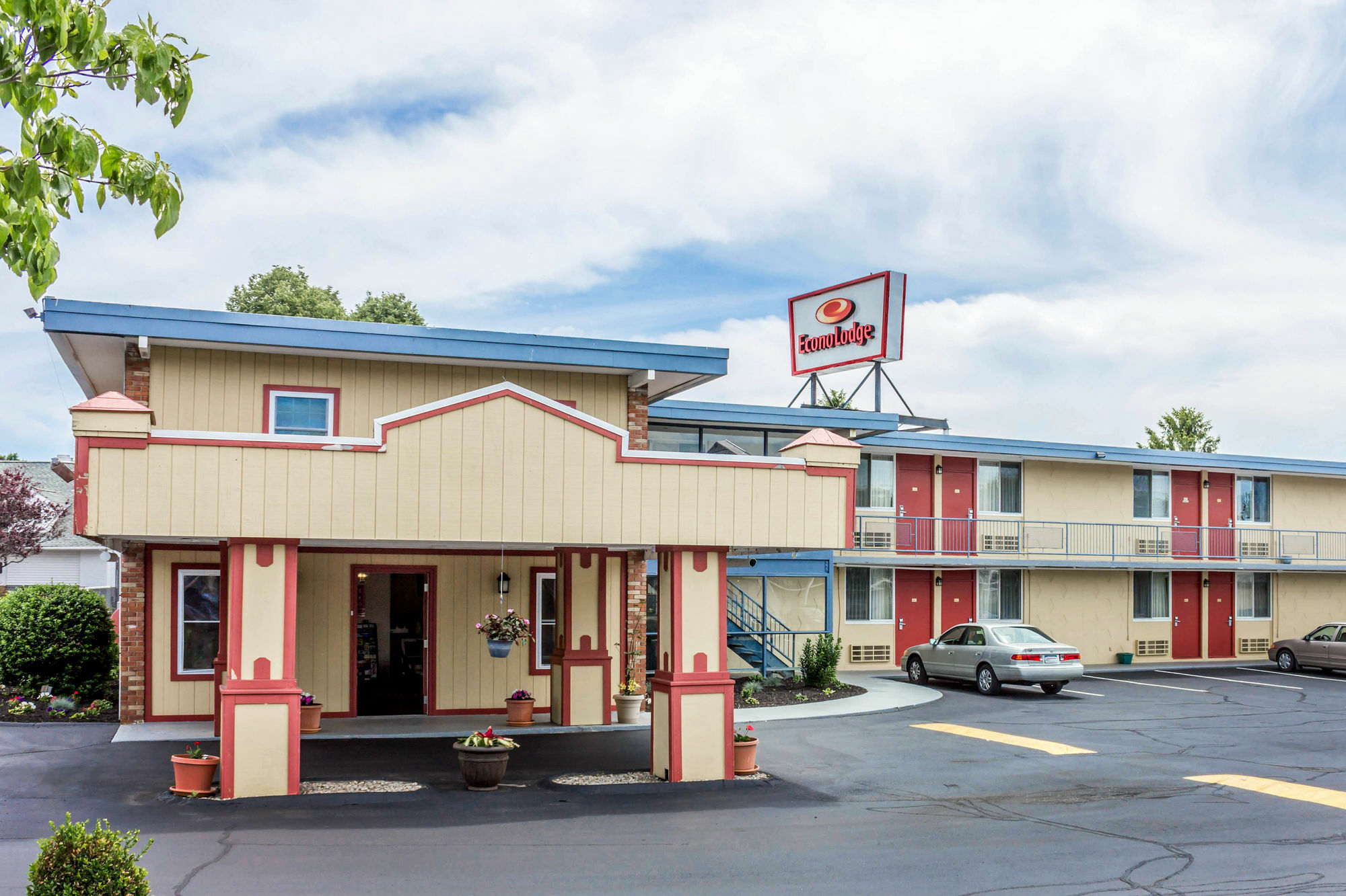 Rodeway Inn Мистик Екстериор снимка