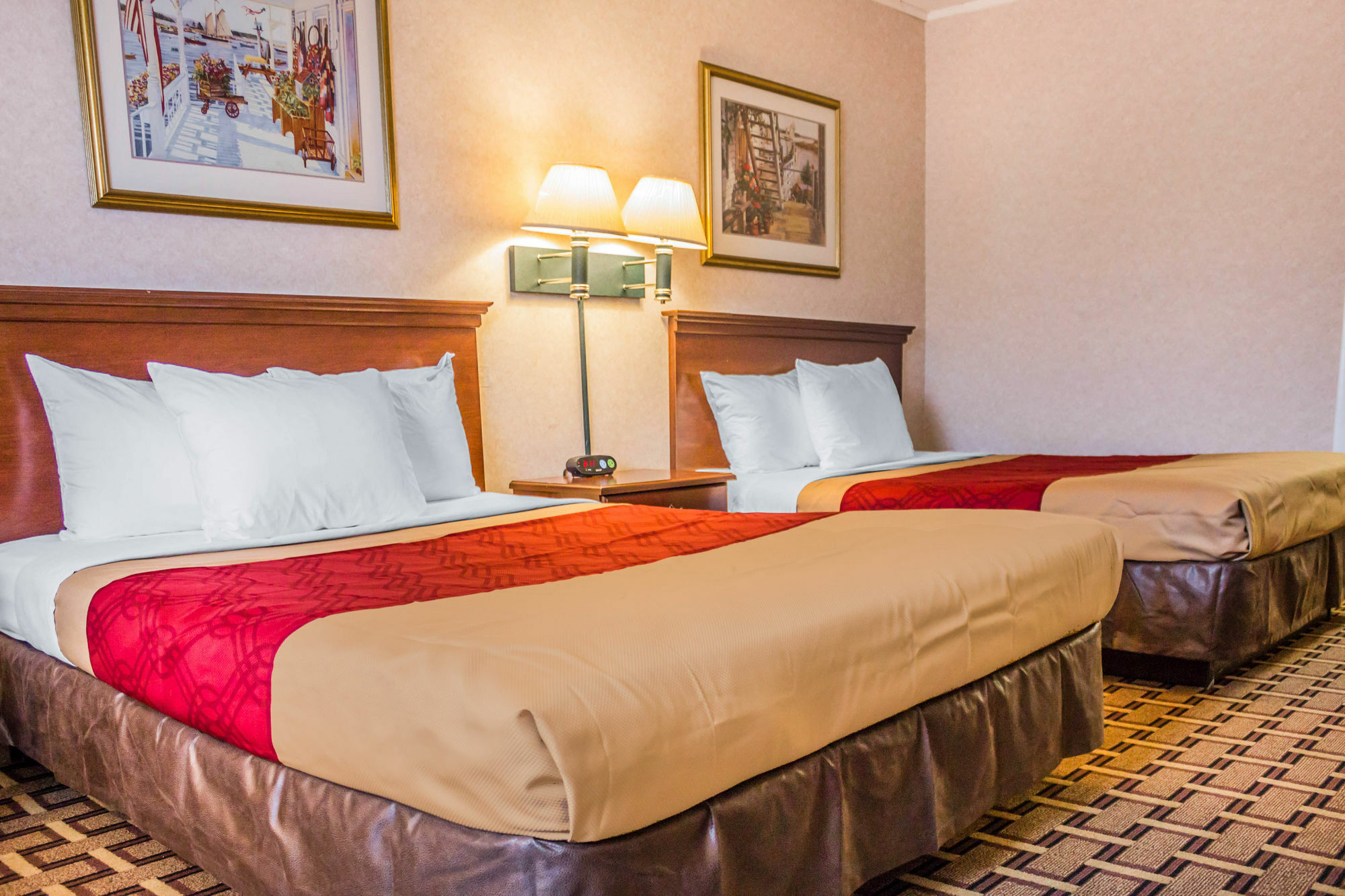 Rodeway Inn Мистик Екстериор снимка
