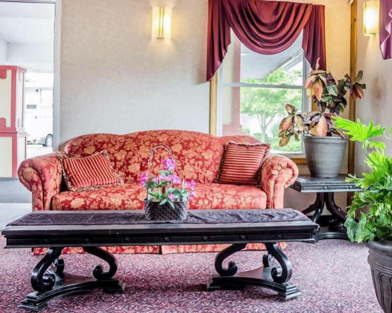 Rodeway Inn Мистик Екстериор снимка