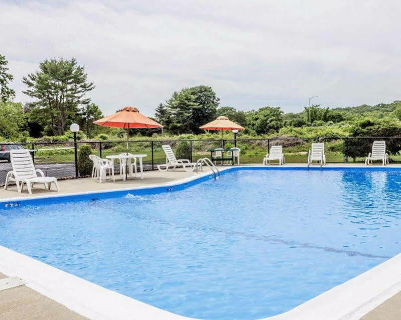 Rodeway Inn Мистик Екстериор снимка